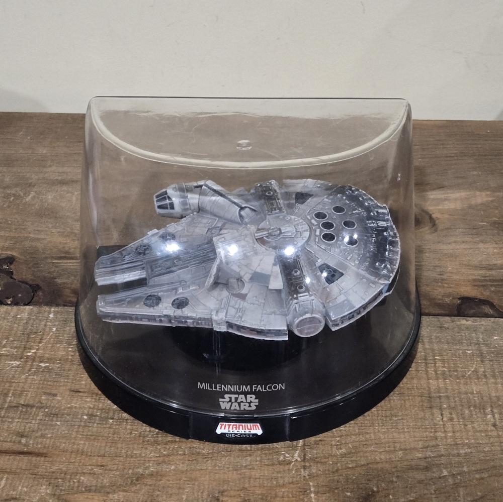 Star Wars Millennium Falcon Model Titanium Series Diecast